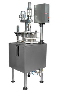 Автомат укупоривания ПЭТ бутылок 0,2-2,0 л винтовым колпачком  до 3000 бут в час